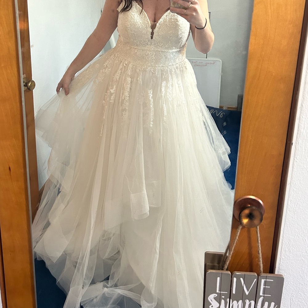 Stella York 6918 Princess Ballgown Wedding Dress - Picture 13 of 16